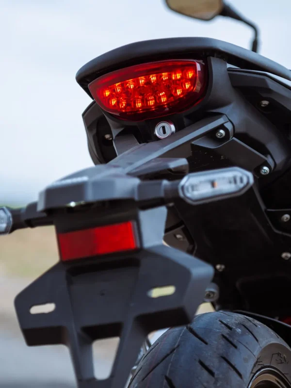 موتورسیکلت هوندا Honda CB 150R | نمایی از عقب موتور