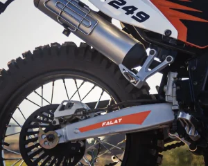موتورسیکلت فلات FALAT KTM 249 | نمای عقب موتور اگزوز و ترمز دیسکی ABS